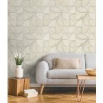 ELEGÁNS, KŐHATÁSÚ GEOMETRIAI MINTÁS TAPÉTA , VILÁGOS TAUPE SZÍNBEN , FÉMES RÉSZLETEKKEL