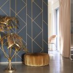 BAUHAUS, GEOMETRIKUS TAPÉTA, ARANY MINTÁVAL, SÖTÉTKÉK ALAPON