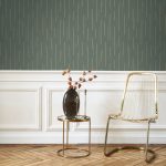 BAUHAUS, ELEGÁNS TAPÉTA FÜGGŐLEGES ARANY VONALAKKAL ZÖLD SZÍNBEN