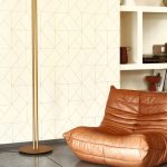 BAUHAUS, ELEGÁNS TAPÉTA NARANCS SZÍNŰ GEOMETRIKUS MINTÁVAL KRÉMFEHÉR SZÍNBEN