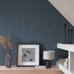 BAUHAUS, ELEGÁNS TAPÉTA EZÜST GEOMETRIKUS MINTÁVAL SÖTÉTKÉK SZÍNBEN