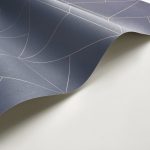BAUHAUS, ELEGÁNS TAPÉTA EZÜST GEOMETRIKUS MINTÁVAL SÖTÉTKÉK SZÍNBEN