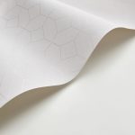 BAUHAUS TAPÉTA GEOMETRIKUS FORMÁKKAL, FEHÉR ÉS EZÜST MINTÁVAL VILÁGOSSZÜRKE ALAPON