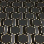 ELEGÁNS , HATSZÖG MINTÁS DESIGN TAPÉTA, FEKETE , ARANY RÉSZLETEKKEL SZÍNBEN
