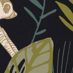 MADAGASZKÁRI HANGULATÚ TAPÉTA MAJMOKKAL, ZÖLD ARANY NÖVÉNYEKKEL FEKETE ALAPON