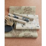 ELEGÁNS, REPÜLŐ DARUMADÁR MINTÁS DESIGN LUXUSTAPÉTA, OKKER SZÍNBEN