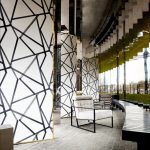 GEOMETRIAI MINTÁS ANGOL LUXUS TAPÉTA,EKRÜ ÉS FEKETE SZÍNBEN